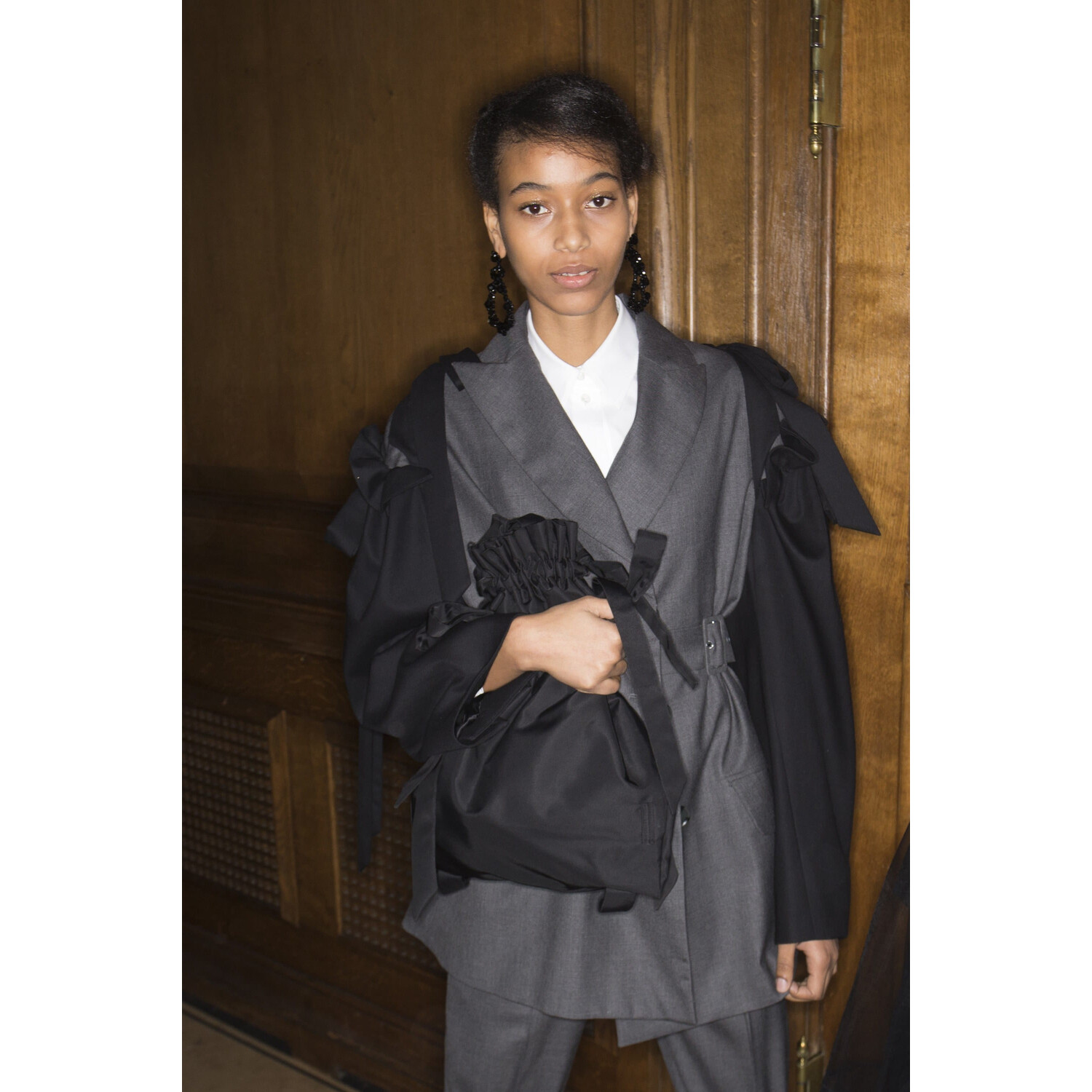 Фото Backstage Simone Rocha Fall 2018 Ready-to-Wear Backstage Simone Rocha осень зима 2018 коллекция неделя моды в Лондане LFW Mainstyles